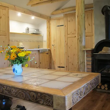 Na Lesnej Polanie * ليدزبارك فارنيتسكي